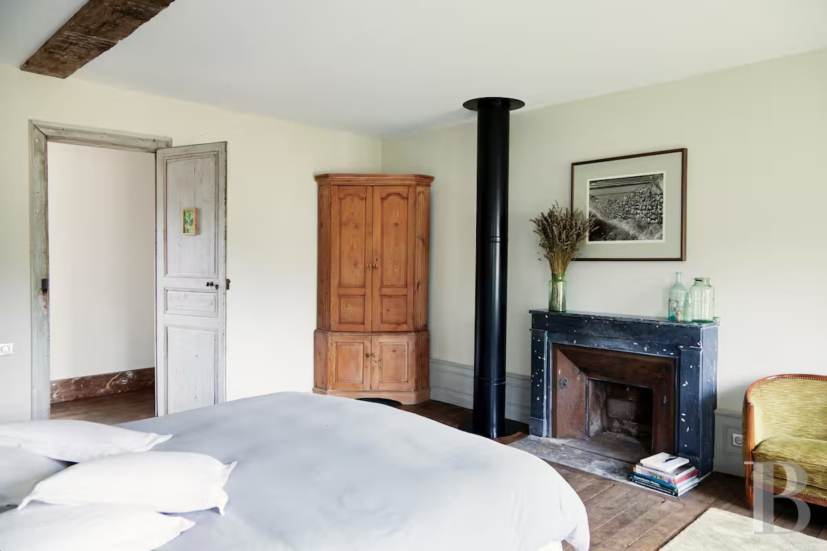 En Côte-d’Or, à l’est de Châtillon-sur-Seine, les dépendances d’un ancien château autour d’une vaste cour - photo  n°17